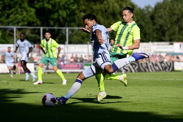 HULSHORST - Owen Wijndal of Ajax, Amor Layouni of AEK Larnaca during a friendly match between Ajax and AEK Larnaca on July 10, 2026 in Hulshorst, the Netherlands. OLAF KRAAK ANP xVIxANPxSportx xxANPxIVx 563284523 originalFilename: 563284523.jpg