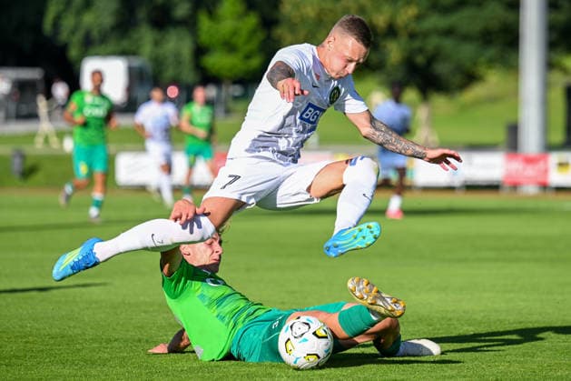 SOCCER - Wattens vs Zhytomyr, test match SCHWAZ,AUSTRIA,10.JUL.26 - SOCCER - ADMIRAL Bundesliga, Premier League, WSG Tirol vs FC Polissya Zhytomyr, test match. Image shows Raphael Gschoesser (Wattens) and Oleksandr Nazarenko (Zhytomyr).  GEPAxpictures xDanielxSchoenherr