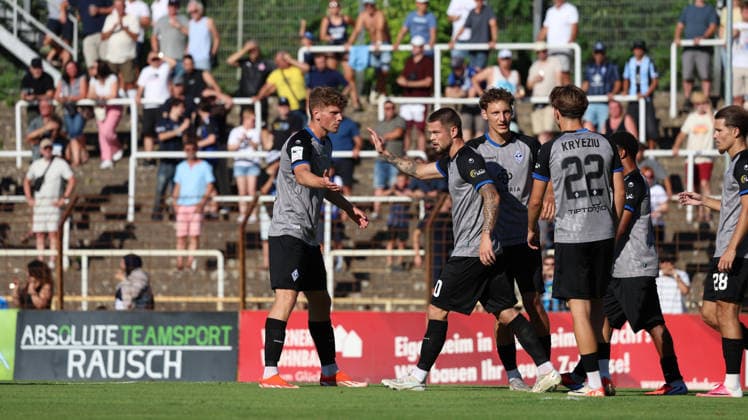 10.07.2026, xrekx, Fussball Testspiel, VfR Mannheim - SV Waldhof Mannheim v.l. Torjubel nach dem Tor zum celebrating the goal celebrate 0:1 durch Julian Ulbricht (SV Waldhof Mannheim) (DFL DFB REGULATIONS PROHIBIT ANY USE OF PHOTOGRAPHS as IMAGE SEQUENCES and or QUASI-VIDEO) Mannheim *** July 10, 2026, xrekx, soccer exhibition match, VfR Mannheim vs. SV Waldhof Mannheim – Goal celebration after Julian Ulbricht’s goal (0–1) for SV Waldhof Mannheim. DFL and DFB regulations prohibit any use of photographs as image sequences and or quasi-video. Mannheim