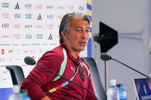 USA: Fußball FIFA World Cup, WM, Weltmeisterschaft, Fussball 2026, Viertelfinale, Matchday -1 Pressekonferenz der Schweiz vor dem Spiel gegen Argentinien im Kansas City Stadium mit Murat Yakin (Trainer, Schweiz), Granit Xhaka (Schweiz, 10) und Adrian Arnold, Mediendirektor des Schweizerischer Fussballverband (SFV) *** USA Soccer 2026 FIFA World Cup, Quarterfinals, Matchday 1: Switzerland’s pre-match press conference ahead of the game against Argentina at Kansas City Stadium, featuring Murat Yakin, head coach of Switzerland; Granit Xhaka of Switzerland; and Adrian Arnold, media director of the Swiss Football Association (SFV) Copyright: xJOERANxSTEINSIEKx