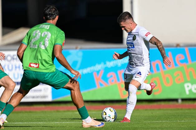 SOCCER - Wattens vs Zhytomyr, test match SCHWAZ,AUSTRIA,10.JUL.26 - SOCCER - ADMIRAL Bundesliga, Premier League, WSG Tirol vs FC Polissya Zhytomyr, test match. Image shows Marco Boras (Wattens) and Vladyslav Veleten (Zhytomyr).  GEPAxpictures xDanielxSchoenherr