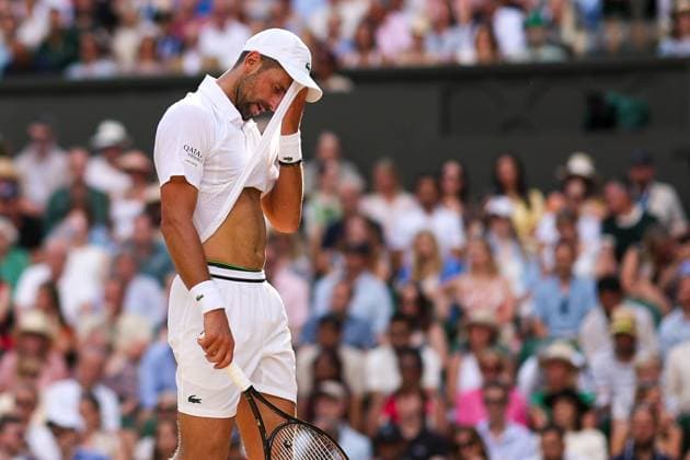 Novak Djokovic appears dejected during his Semi-Final match Wimbledon Tennis Championships, Day 12, The All England Lawn Tennis and Croquet Club, London, UK - 10 Jul 2026London The All England Lawn Tennis and United Kingdom  Copyright: xEllaxLing Shutterstockx 16981028fb