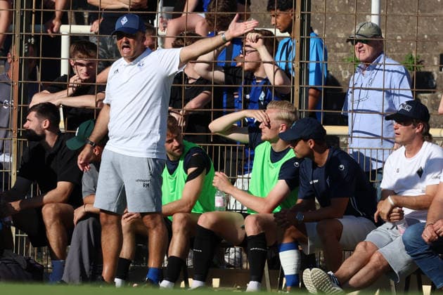 10.07.2026, xrekx, Fussball Testspiel, VfR Mannheim - SV Waldhof Mannheim v.l. Rui Tomas Faustino Pinto da Mota, Trainer (SV Waldhof Mannheim) gibt Anweisungen, gestikuliert, mit den Armen gestikulieren gives instructions, gesticulate (DFL DFB REGULATIONS PROHIBIT ANY USE OF PHOTOGRAPHS as IMAGE SEQUENCES and or QUASI-VIDEO) Mannheim *** July 10, 2026, xrekx, Soccer Friendly Match, VfR Mannheim vs. SV Waldhof Mannheim, referee: Rui Tomas Faustino Pinto da Mota, SV Waldhof Mannheim coach gives instructions, gesticulates with his arms; DFL and DFB regulations prohibit any use of photographs as image sequences and or quasi-video; Mannheim
