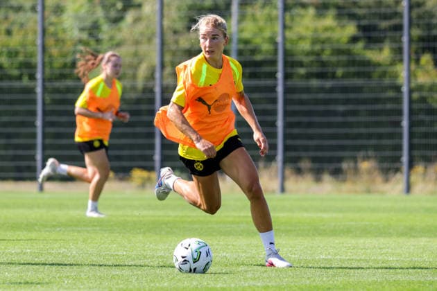 10.07.2026, xgrfx, Fussball Regionalliga West, Borussia Dortmund Frauen - Training v.l. Annsophie Vogel (Borussia Dortmund) (DFL DFB REGULATIONS PROHIBIT ANY USE OF PHOTOGRAPHS as IMAGE SEQUENCES and or QUASI-VIDEO) Dortmund *** July 10, 2026, xgrfx, Regionalliga West Soccer, Borussia Dortmund Women s Training, from left: Annsophie Vogel, Borussia Dortmund. DFL and DFB regulations prohibit any use of photographs as image sequences and or quasi-video. Dortmund