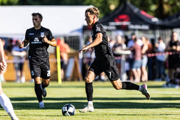 10.07.2026, Fussball, Saison 2026 2027, Regionalliga Südwest, Nebenplatz Vöhringen, Testspiel, SSV Ulm 1846 Fußball - VfB Eichstätt 10.07.2026, Fussball, Saison 2026 2027, Regionalliga Südwest, Nebenplatz Vöhringen, Testspiel, SSV Ulm 1846 Fußball - VfB Eichstätt 7 Benjamin Goller (SSV Ulm 1846 Fußball) Foto: Lucca Fundel Vöhringen Nebenplatz Bayern Deutschland *** July 10, 2026, Soccer, 2026–2027 Season, Regionalliga Southwest, Vöhringen Auxiliary Field, Friendly Match, SSV Ulm 1846 vs. VfB Eichstätt, July 10, 2026, Soccer, 2026–2027 Season, Regionalliga Southwest, Vöhringen Auxiliary Field, Friendly Match, SSV Ulm 1846 Soccer vs. VfB Eichstätt 7 Benjamin Goller SSV Ulm 1846 Soccer Photo by Lucca Fundel Vöhringen Auxiliary Field Bavaria Germany