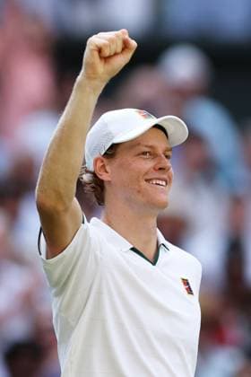 Jannik Sinner celebrates winning his semi final match Wimbledon Tennis Championships, Day 12, The All England Lawn Tennis and Croquet Club, London, UK - 10 Jul 2026London The All England Lawn Tennis and United Kingdom  Copyright: xKieranxMcManus Shutterstockx 16981026gb