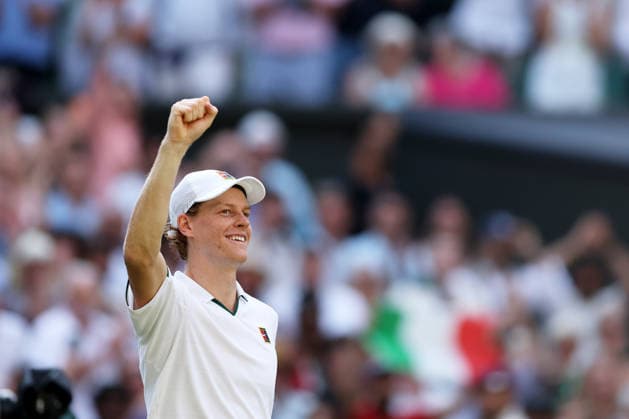 Sport Bilder des Tages Jannik Sinner celebrates winning his semi final match Wimbledon Tennis Championships, Day 12, The All England Lawn Tennis and Croquet Club, London, UK - 10 Jul 2026London The All England Lawn Tennis and United Kingdom  Copyright: xKieranxMcManus Shutterstockx 16981026gd