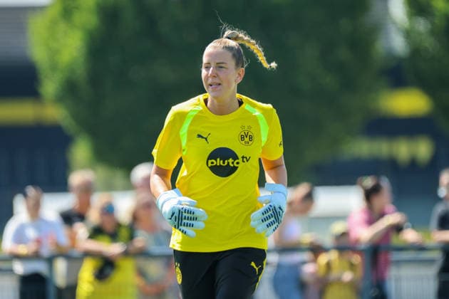 Dortmund, Deutschland: 10.07.2026 - Regionalliga West Frauen - Trainingsauftakt Borussia Dortmund Frauen Im Bild: Torhüterin Laura van der Laan (BVB) *** Dortmund, Germany, July 10, 2026, Regionalliga West Women: Borussia Dortmund Women Kick Off Training. Pictured: Goalkeeper Laura van der Laan, BVB Copyright: HMBxMedia MadeleinexFantini