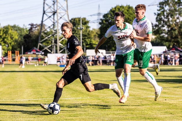 v.l. 7 Benjamin Goller (SSV Ulm 1846 Fußball), 7 Lucas Schraufstetter (VfB Eichstätt), 19 Markus Müller (VfB Eichstätt) *** v l 7 Benjamin Goller, SSV Ulm 1846 Soccer; 7 Lucas Schraufstetter, VfB Eichstätt; 19 Markus Müller, VfB Eichstätt
