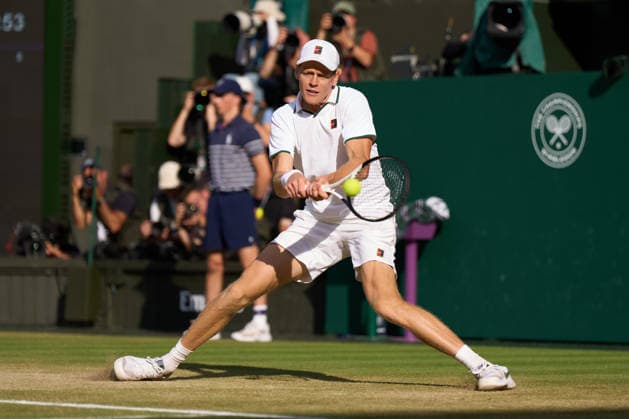 2026 Wimbledon, July 10, Semifinal LONDON, - JULY 10: Jannik Sinner of Italy plays a shot against Novak Djokovic of Serbia during the 2026 Wimbledon, July 10, Semifinal at The all England club, Wimbledon on July 10, 2026 in London, GBR. London The all England club, Wimbledon GBR Copyright: xPeterxvanxdenxBerg ISIxPhotosx 9492