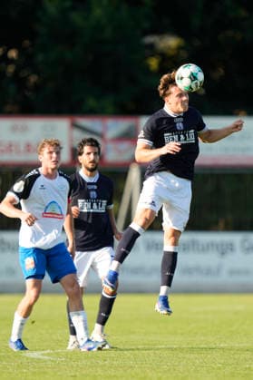 10.07.2026, Stadion, Jeddeloh, GER, 3. Liga, Testspiel SV Meppen vs SSV Jeddeloh II, Kopfball Luis Sprekelmeyer (SV Meppen 19) DFL REGULATIONS PROHIBIT ANY USE OF PHOTOGRAPHS AS IMAGE SEQUENCES AND OR QUASI-VIDEO. Jeddeloh Niedersachsen Deutschland Stadion *** July 10, 2026, Stadium, Jeddeloh, GER, 3rd Division, Friendly Match: SV Meppen vs. SSV Jeddeloh II, Header by Luis Sprekelmeyer, SV Meppen 19. DFL regulations prohibit any use of photographs as image sequences and or quasi-video. Jeddeloh, Lower Saxony, Germany, Stadium