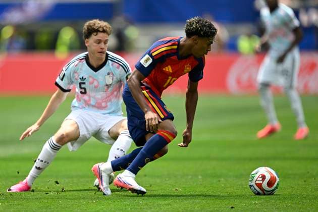 Spain vs Belgium - FIFA World Cup, WM, Weltmeisterschaft, Fussball 2026 LOS ANGELES, UNITED STATES OF AMERICA - JULY 10 : Yamal Lamine forward of Spain, De Cuyper Maxim defender of Belgium pictured during the FIFA World Cup 2026 round of 8 match between Spain and Belgium at the SoFi stadium on July 10, 2026 in Los Angeles, United States of America, 10 07 2026 Los Angeles United States of America  Copyright: xNicoxVereeckenx