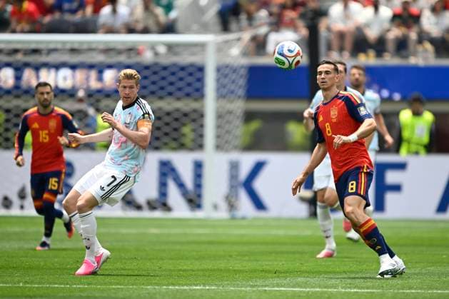 Spain vs Belgium - FIFA World Cup, WM, Weltmeisterschaft, Fussball 2026 LOS ANGELES, UNITED STATES OF AMERICA - JULY 10 : De Bruyne Kevin forward of Belgium, Ruiz Fabian midfielder of Spain pictured during the FIFA World Cup 2026 round of 8 match between Spain and Belgium at the SoFi stadium on July 10, 2026 in Los Angeles, United States of America, 10 07 2026 Los Angeles United States of America  Copyright: xNicoxVereeckenx