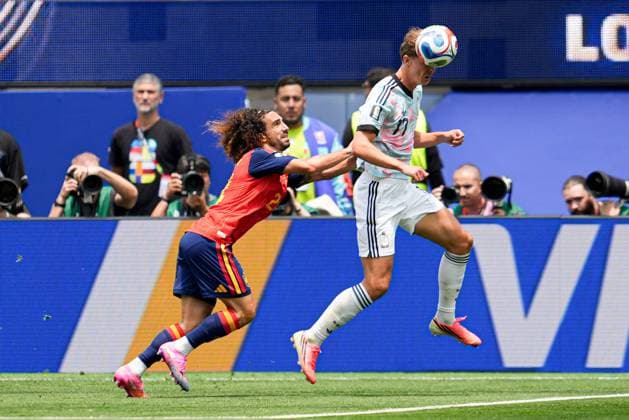 Marc Cucurella of Spain and Charles De Ketelaere of Belgium Spain v Belgium, 2026 FIFA World Cup, WM, Weltmeisterschaft, Fussball Quarter-final, Football, Los Angeles Stadium, California, USA - 10 Jul 2026Los Angeles Los Angeles Stadium California (CA) United States of America  Copyright: xIsmaelxAdnan Shutterstockx 16985787am