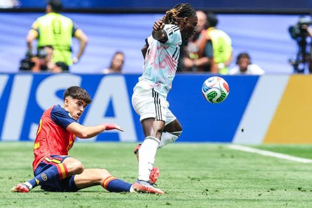 Spain s Pau Cubarsi and Belgium s Jeremy Doku pictured in action during a soccer game between Spain and Belgian national team, Nationalteam Red Devils, on Friday 10 July 2026 in Los Angeles, USA, in the 1 4 finals of the FIFA World Cup, WM, Weltmeisterschaft, Fussball 2026. BRUNOxFAHY  x180899699x