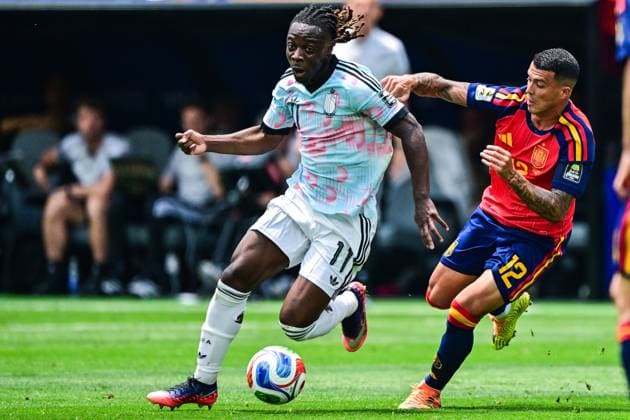 Belgium s Jeremy Doku and Spain s Pedro Porro pictured in action during a soccer game between Spain and Belgian national team, Nationalteam Red Devils, on Friday 10 July 2026 in Los Angeles, USA, in the 1 4 finals of the FIFA World Cup, WM, Weltmeisterschaft, Fussball 2026. DIRKxWAEM  x180900121x