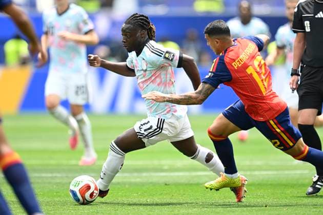 Spain vs Belgium - FIFA World Cup, WM, Weltmeisterschaft, Fussball 2026 LOS ANGELES, UNITED STATES OF AMERICA - JULY 10 : Doku Jeremy forward of Belgium, Porro Pedro defender of Spain pictured during the FIFA World Cup 2026 round of 8 match between Spain and Belgium at the SoFi stadium on July 10, 2026 in Los Angeles, United States of America, 10 07 2026 Los Angeles United States of America  Copyright: xNicoxVereeckenx