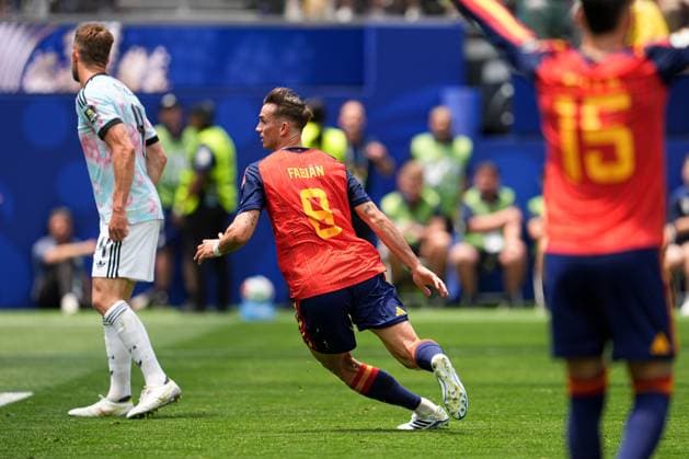 Fabian Ruiz of Spain scores to make it 1-0 and celebrates Spain v Belgium, 2026 FIFA World Cup, WM, Weltmeisterschaft, Fussball Quarter-final, Football, Los Angeles Stadium, California, USA - 10 Jul 2026Los Angeles Los Angeles Stadium California (CA) United States of America  Copyright: xIsmaelxAdnan Shutterstockx 16985787an