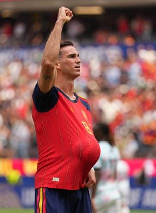 FIFA World Cup, WM, Weltmeisterschaft, Fussball 2026 quarterfinals - Spain vs Belgium Fabian Ruiz of Spain poses after scoring the 1-0 opening goal during the FIFA World Cup 2026 quarterfinals match Spain against Belgium, in Los Angeles, USA, 10 July 2026. INGLEWOOD United States  Copyright: xSCOTTxSTRAZZANTEx