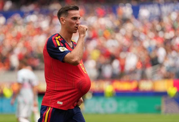 FIFA World Cup, WM, Weltmeisterschaft, Fussball 2026 quarterfinals - Spain vs Belgium Fabian Ruiz of Spain poses after scoring the 1-0 opening goal during the FIFA World Cup 2026 quarterfinals match Spain against Belgium, in Los Angeles, USA, 10 July 2026. INGLEWOOD United States  Copyright: xSCOTTxSTRAZZANTEx