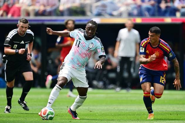 Belgium s Jeremy Doku and Spain s Pedro Porro pictured in action during a soccer game between Spain and Belgian national team, Nationalteam Red Devils, on Friday 10 July 2026 in Los Angeles, USA, in the 1 4 finals of the FIFA World Cup, WM, Weltmeisterschaft, Fussball 2026. DIRKxWAEM  x180901028x