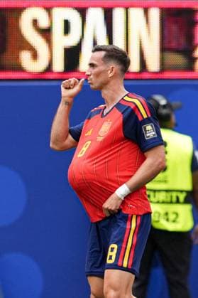 Fabian Ruiz of Spain scores to make it 1-0 and celebrates Spain v Belgium, 2026 FIFA World Cup, WM, Weltmeisterschaft, Fussball Quarter-final, Football, Los Angeles Stadium, California, USA - 10 Jul 2026Los Angeles Los Angeles Stadium California (CA) United States of America  Copyright: xIsmaelxAdnan Shutterstockx 16985787ar
