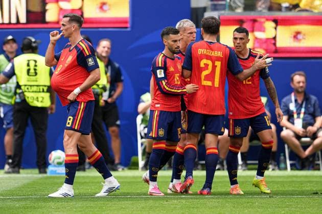 Fabian Ruiz of Spain scores to make it 1-0 and celebrates Spain v Belgium, 2026 FIFA World Cup, WM, Weltmeisterschaft, Fussball Quarter-final, Football, Los Angeles Stadium, California, USA - 10 Jul 2026Los Angeles Los Angeles Stadium California (CA) United States of America  Copyright: xIsmaelxAdnan Shutterstockx 16985787aq