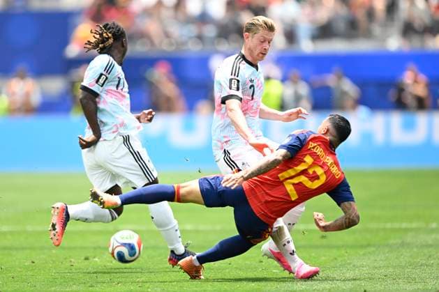 Spain vs Belgium - FIFA World Cup, WM, Weltmeisterschaft, Fussball 2026 LOS ANGELES, UNITED STATES OF AMERICA - JULY 10 : De Bruyne Kevin forward of Belgium, Porro Pedro defender of Spain pictured during the FIFA World Cup 2026 round of 8 match between Spain and Belgium at the SoFi stadium on July 10, 2026 in Los Angeles, United States of America, 10 07 2026 Los Angeles United States of America  Copyright: xNicoxVereeckenx