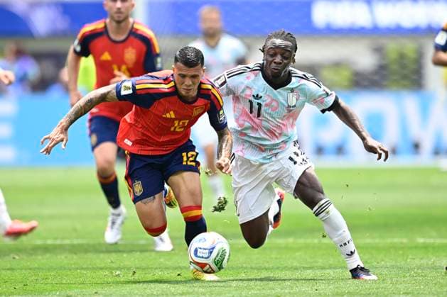 Spain vs Belgium - FIFA World Cup, WM, Weltmeisterschaft, Fussball 2026 LOS ANGELES, UNITED STATES OF AMERICA - JULY 10 : Porro Pedro defender of Spain, Doku Jeremy forward of Belgium pictured during the FIFA World Cup 2026 round of 8 match between Spain and Belgium at the SoFi stadium on July 10, 2026 in Los Angeles, United States of America, 10 07 2026 Los Angeles United States of America  Copyright: xNicoxVereeckenx
