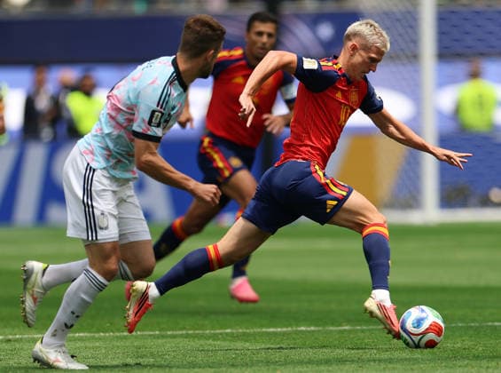 (260711) -- LOS ANGELES, July 11, 2026 -- Dani Olmo (R) of Spain competes during the quarter final match between Spain and Belgium at the 2026 FIFA World Cup, WM, Weltmeisterschaft, Fussball at Los Angeles Stadium in Los Angeles, the United States, July 10, 2026. ) (SP)U.S.-LOS ANGELES-FOOTBALL-FIFA WORLD CUP-QUARTER FINAL-ESP VS BEL BaixXuefei 