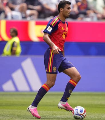 Spain v Belgium - FIFA World Cup, WM, Weltmeisterschaft, Fussball 2026 - Quarter Final INGLEWOOD, CALIFORNIA - JULY 10: Rodri Hernandez of Spain controls the ball during the 2026 FIFA World Cup Quarter Final match between Spain and Belgium at the Los Angeles Stadium (SoFi Stadium) in Inglewood, California, United States on July 10, 2026. Jose Hernandez Anadolu California United States. Editorial use only. Please get in touch for any other usage.  Copyright: x2026xAnadoluxJosexHernandezx