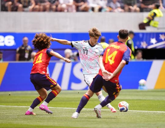 Spain v Belgium - FIFA World Cup, WM, Weltmeisterschaft, Fussball 2026 - Quarter Final INGLEWOOD, CALIFORNIA - JULY 10: Charles De Ketelaere of Belgium kicks the ball during the 2026 FIFA World Cup Quarter Final match between Spain and Belgium at the Los Angeles Stadium (SoFi Stadium) in Inglewood, California, United States on July 10, 2026. Jose Hernandez Anadolu California United States. Editorial use only. Please get in touch for any other usage.  Copyright: x2026xAnadoluxJosexHernandezx