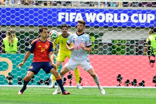 Spain vs Belgium - FIFA World Cup, WM, Weltmeisterschaft, Fussball 2026 LOS ANGELES, UNITED STATES OF AMERICA - JULY 10 : Oyarzabal Mikel forward of Spain battles for the ball with :Mechele Brandon defender of Belgium pictured during the FIFA World Cup 2026 round of 8 match between Spain and Belgium at the SoFi stadium on July 10, 2026 in Los Angeles, United States of America, 10 07 2026 Los Angeles United States of America  Copyright: xJanxDexMeuleneirx