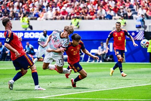 Sport Bilder des Tages Belgium s Charles De Ketelaere scores a goal during a soccer game between Spain and Belgian national team, Nationalteam Red Devils, on Friday 10 July 2026 in Los Angeles, USA, in the 1 4 finals of the FIFA World Cup, WM, Weltmeisterschaft, Fussball 2026. DIRKxWAEM  x180902355x