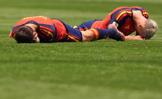 FIFA World Cup, WM, Weltmeisterschaft, Fussball 2026 quarterfinals - Spain vs Belgium Mikel Oyarzabal of Spain (L) and Dani Olmo of Spain lie on the pitch during the FIFA World Cup 2026 quarterfinals match Spain against Belgium, in Los Angeles, USA, 10 July 2026. INGLEWOOD United States  Copyright: xSCOTTxSTRAZZANTEx