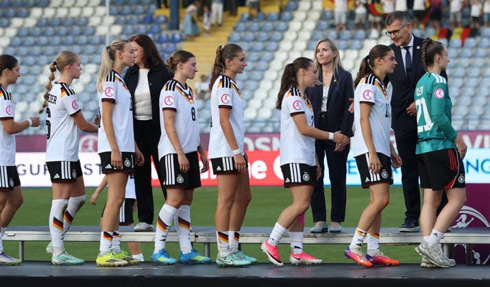 RECORD DATE NOT STATED 10.07.2026 Sarajevo(Bosnia-Herzegovina) Spain-Germany European U19 U-19 Under-19 women s football championship f Marie Gmeineder,Mia-Lena Maas,Tessa Zimmermann,Lina Szaraz,Felicia Strässer,Leni Eggert,Germany at ceremony for second place :S.Sandic