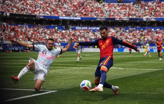 Alex Baena (Spain) and Timothy Castagne (Belgium) during Spain and Belgium, Quarter final FIFA World Cup, WM, Weltmeisterschaft, Fussball 2026, Los Angeles Stadium, Los Angeles, USA on July 10, 2026. Thor Wegner DeFodi Images. (Photo by DeFodi Images) - *** Alex Baena (Spain) and Timothy Castagne (Belgium) during the Spain vs. Belgium quarterfinal match at the 2026 FIFA World Cup, held at Los Angeles Stadium in Los Angeles, USA, on July 10, 2026. Photo by Thor Wegner, DeFodi Images