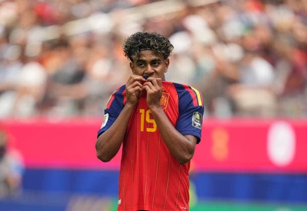 Lamine Yamal (Spain) during Spain and Belgium, Quarter final FIFA World Cup, WM, Weltmeisterschaft, Fussball 2026, Los Angeles Stadium, Los Angeles, USA on July 10, 2026. Thor Wegner DeFodi Images. (Photo by DeFodi Images) - *** Lamine Yamal of Spain during the quarterfinal match between Spain and Belgium at the 2026 FIFA World Cup, held at Los Angeles Stadium in Los Angeles, USA, on July 10, 2026. Photo by Thor Wegner, DeFodi Images