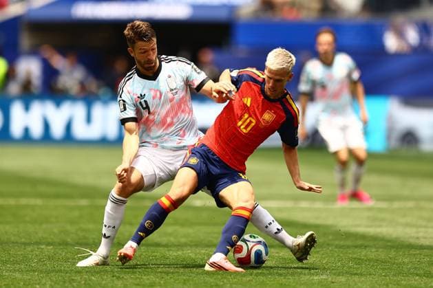 Brandon Mechele of Belgium and Dani Olmo of Spain Spain v Belgium, 2026 FIFA World Cup, WM, Weltmeisterschaft, Fussball Quarter-final, Football, Los Angeles Stadium, California, USA - 10 Jul 2026Los Angeles Los Angeles Stadium California (CA) United States of America  Copyright: xMichaelxZemanek Shutterstockx 16985789aq