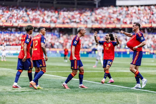 Spain vs Belgium - FIFA World Cup, WM, Weltmeisterschaft, Fussball 2026 - 10 07 2026 Fabian Ruiz of Spain celebrating his goal with his teammates during the FIFA World Cup 2026 quarter finals match between Spain and Belgium at Los Angeles Stadium on July 10, 2026 in Inglewood, California, Estados Unidos Inglewood Estados Unidos Copyright: xPGSxPhotoxAgencyx