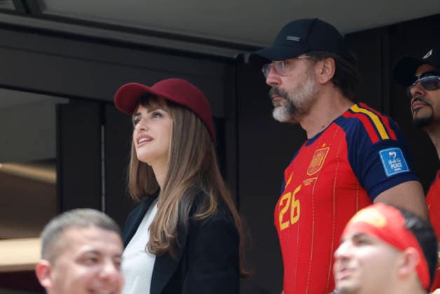 Spanish actress Penelope Cruz (L) and Spanish actor Javier Bardem (R) attend in a 2026 FIFA World Cup, WM, Weltmeisterschaft, Fussball quarterfinal match between Spain and Belgium at SoFi Stadium in Los Angeles, USA, 10 July 2026. FIFA World Cup 2026 - quarterfinal - Spain vs. Belgium !ACHTUNG: NUR REDAKTIONELLE NUTZUNG!  Copyright: xLavandeira.xJrx AMDEP8582 20260710-55020862369_1