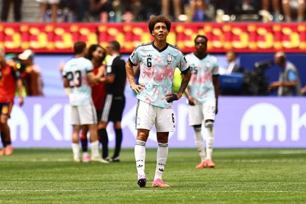 Axel Witsel of Belgium looks dejected after the 2nd goal scored by Mikel Merino of Spain Spain v Belgium, 2026 FIFA World Cup, WM, Weltmeisterschaft, Fussball Quarter-final, Football, Los Angeles Stadium, California, USA - 10 Jul 2026Los Angeles Los Angeles Stadium California (CA) United States of America  Copyright: xMichaelxZemanek Shutterstockx 16985789bj
