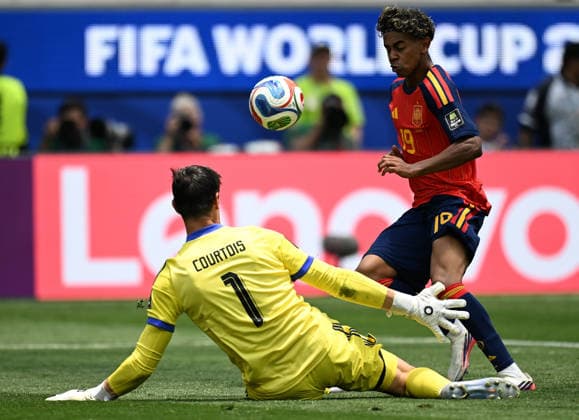 (260711) -- LOS ANGELES, July 11, 2026 -- Thibaut Courtois (L), goalkeeper of Belgium vies with Lamine Yamal of Spain during the quarter final match between Spain and Belgium at the 2026 FIFA World Cup, WM, Weltmeisterschaft, Fussball at Los Angeles Stadium in Los Angeles, the United States, July 10, 2026. ) (SP)U.S.-LOS ANGELES-FOOTBALL-FIFA WORLD CUP-QUARTER FINAL-ESP VS BEL WuxXiaoling 