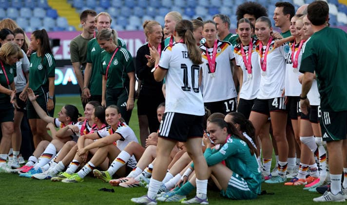 RECORD DATE NOT STATED 10.07.2026 Sarajevo(Bosnia-Herzegovina) Spain-Germany European U19 U-19 Under-19 women s football championship medal ceremony Germany U19 team second place and silver medal L-R above: Melanie Fink Co-trainerin,Melanie Behringer head coach,Janne Krumme,Helen Börner,Leni Eggert,Lina Szaraz,Aaron Bohnes(Torwarttrainer),Laila Portella,Marie Gmeineder Down: Elira Terakaj,Tessa Zimmermann,Mia-Lena Maas,Nelly Smolarczyk :S.Sandic
