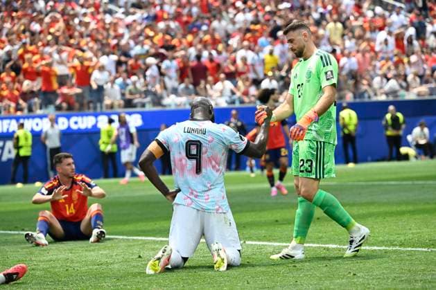 Spain vs Belgium - FIFA World Cup, WM, Weltmeisterschaft, Fussball 2026 LOS ANGELES, UNITED STATES OF AMERICA - JULY 10 : Simon Unai goalkeeper of Spain, Lukaku Romelu forward of Belgium, Porro Pedro defender of Spain pictured during the FIFA World Cup 2026 round of 8 match between Spain and Belgium at the SoFi stadium on July 10, 2026 in Los Angeles, United States of America, 10 07 2026 Los Angeles United States of America  Copyright: xNicoxVereeckenx