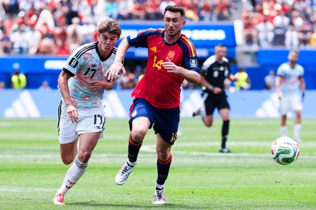 Aymeric Laporte of Spain (R) and Charles De Ketelaere of Belgium (L) fight for possession during a FIFA Men’s World Cup 2026 quarter-final football match between Spain and Belgium at Los Angeles Stadium, in Inglewood on July 10th 2026 (Photo by Alexandra Fechete SPP)  Copyright: xAlexandraxFechete SPPx Sportspressphoto_SPR188481