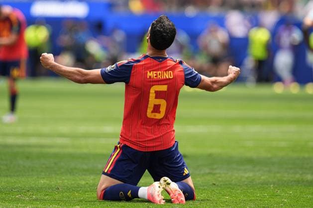 Mikel Merino of Spain celebrates at the end of the match Spain v Belgium, 2026 FIFA World Cup, WM, Weltmeisterschaft, Fussball Quarter-final, Football, Los Angeles Stadium, California, USA - 10 Jul 2026Los Angeles Los Angeles Stadium California (CA) United States of America  Copyright: xIsmaelxAdnan Shutterstockx 16985787cx