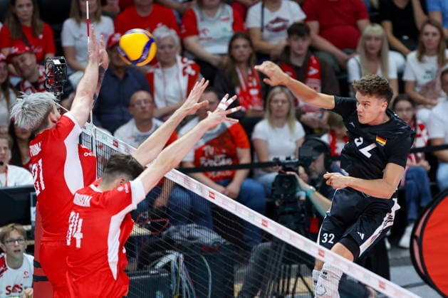 OLSZTYN 10.07.2026 TOWARZYSKI MECZ SIATKARZY: POLSKA - NIEMCY --- MENS VOLLEYBALL FRIENDLY MATCH IN OLSZTYN: POLAND - GERMANY TOMASZ FORNAL SZYMON JAKIBISZAK THEO MOHWINKEL FOT. ANNA KLEPACZKO FOTOPYK NEWSPIX.PL --- newspix.pl POLAND OUT! 