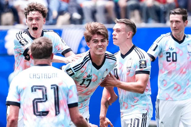 Charles De Ketelaere of Belgium (C) and team mates celebrate after scoring the team s first goal during a FIFA Men’s World Cup 2026 quarter-final football match between Spain and Belgium at Los Angeles Stadium, in Inglewood on July 10th 2026 (Photo by Alexandra Fechete SPP)  Copyright: xAlexandraxFechete SPPx Sportspressphoto_SPR188500