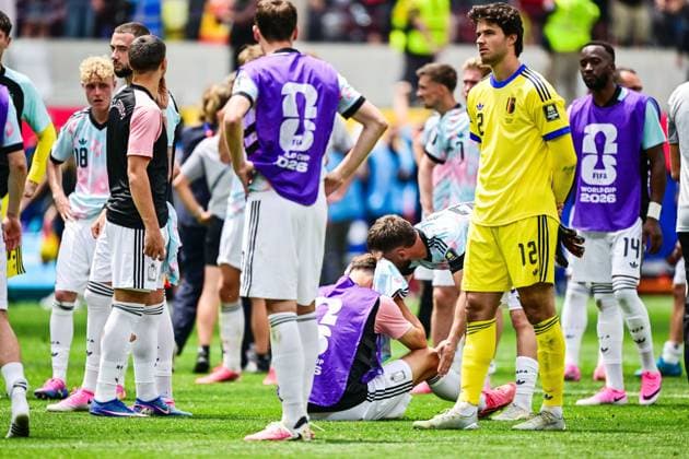 Belgium s Nicolas Raskin and Belgium s goalkeeper Senne Lammens look dejected after losing a soccer game between Spain and Belgian national team, Nationalteam Red Devils, on Friday 10 July 2026 in Los Angeles, USA, in the 1 4 finals of the FIFA World Cup, WM, Weltmeisterschaft, Fussball 2026. DIRKxWAEM  x180907478x
